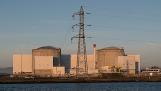 Acuerdan cerrar central nuclear más antigua de Francia