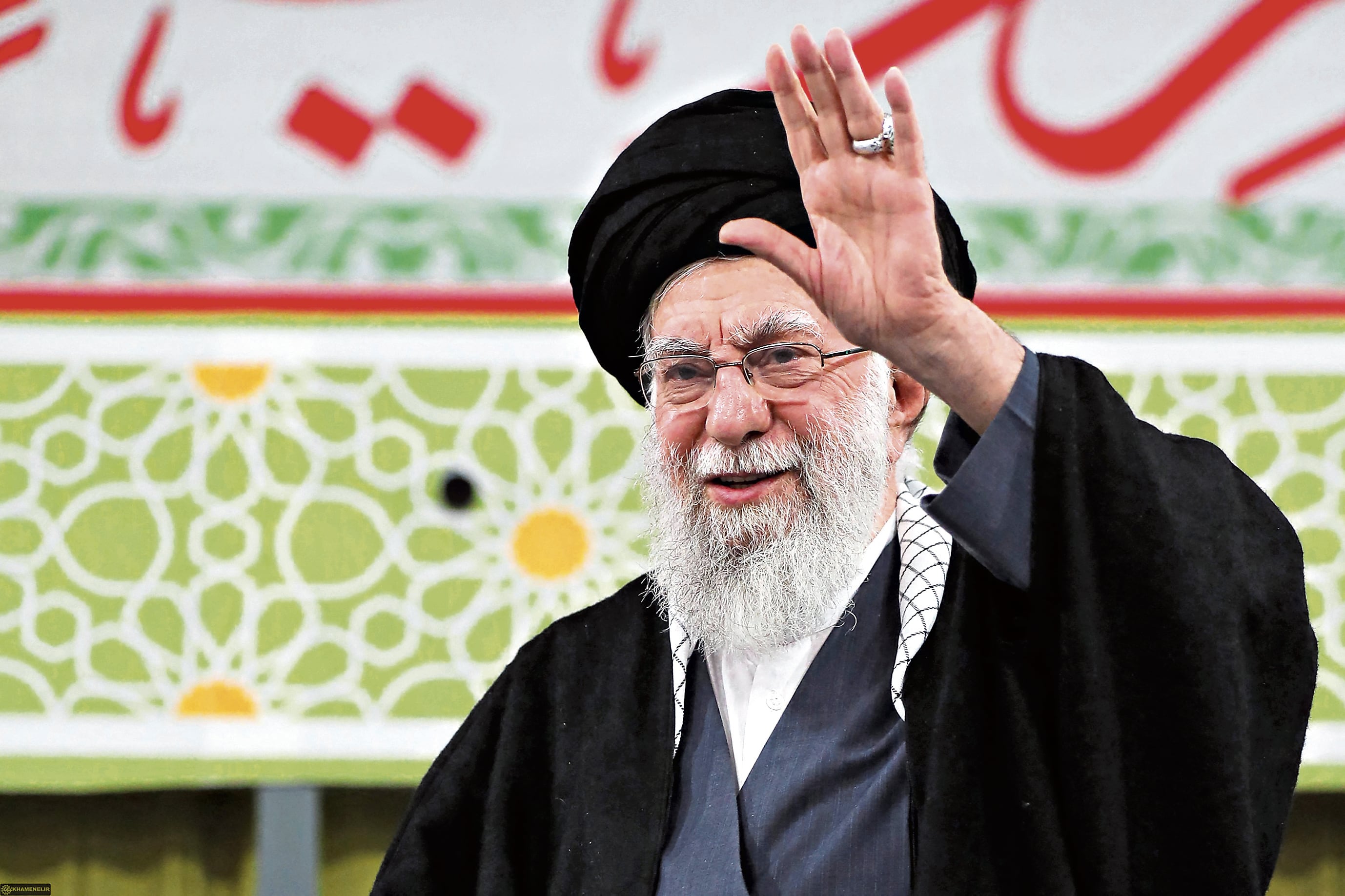 El líder supremo de la República Islámica de Irán, ayatolá Alí Jamenei, dice que Dios está con su pueblo contra las fuerzas del "satán" estadounidense-israelí.
El líder supremo de la República Islámica de Irán, ayatolá Alí Jamenei, dice que Dios está con su pueblo contra las fuerzas del "satán" estadounidense-israelí.
El líder supremo de la República Islámica de Irán, ayatolá Alí Jamenei, dice que Dios está con su pueblo contra las fuerzas del "satán" estadounidense-israelí.
El líder supremo de la República Islámica de Irán, ayatolá Alí Jamenei, dice que Dios está con su pueblo contra las fuerzas del "satán" estadounidense-israelí. Photo by KHAMENEI.IR / AFP) /