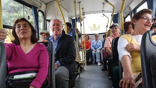Plantean que adultos mayores paguen medio pasaje en el transporte público