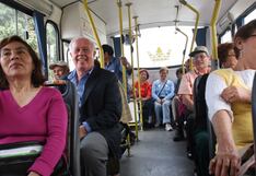 Plantean que adultos mayores paguen medio pasaje en el transporte público