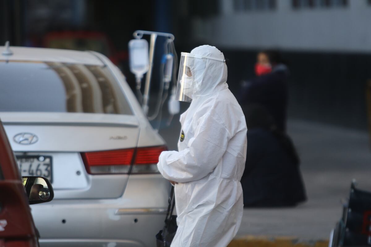 Arequipa: un paciente pasó del área de hospitalización a ser conectado a un respirador artificial debido a las complicaciones que le causó la ingesta del dióxido. (Foto referencial)
