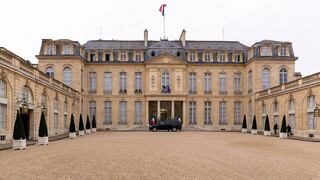 Escándalo a la francesa: Investigan una violación sexual a una soldado en el palacio presidencial
