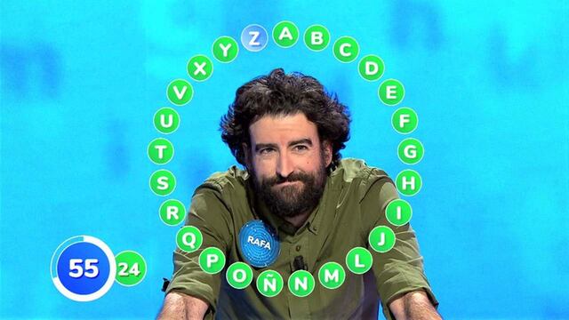 Concursante se vuelve millonario al acertar las 25 palabras escondidas detrás de un tablero con el abecedario