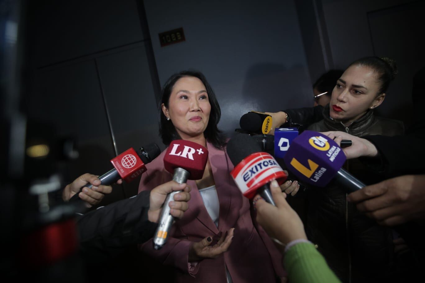 La lideresa de Fuerza Popular, Keiko Fujimori, con la prensa. Foto: GEC/Diario OJO