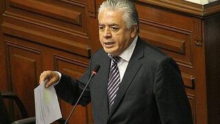 Congresista Eloy Narváez sufre accidente automovilístico en carretera y es llevado de emergencia