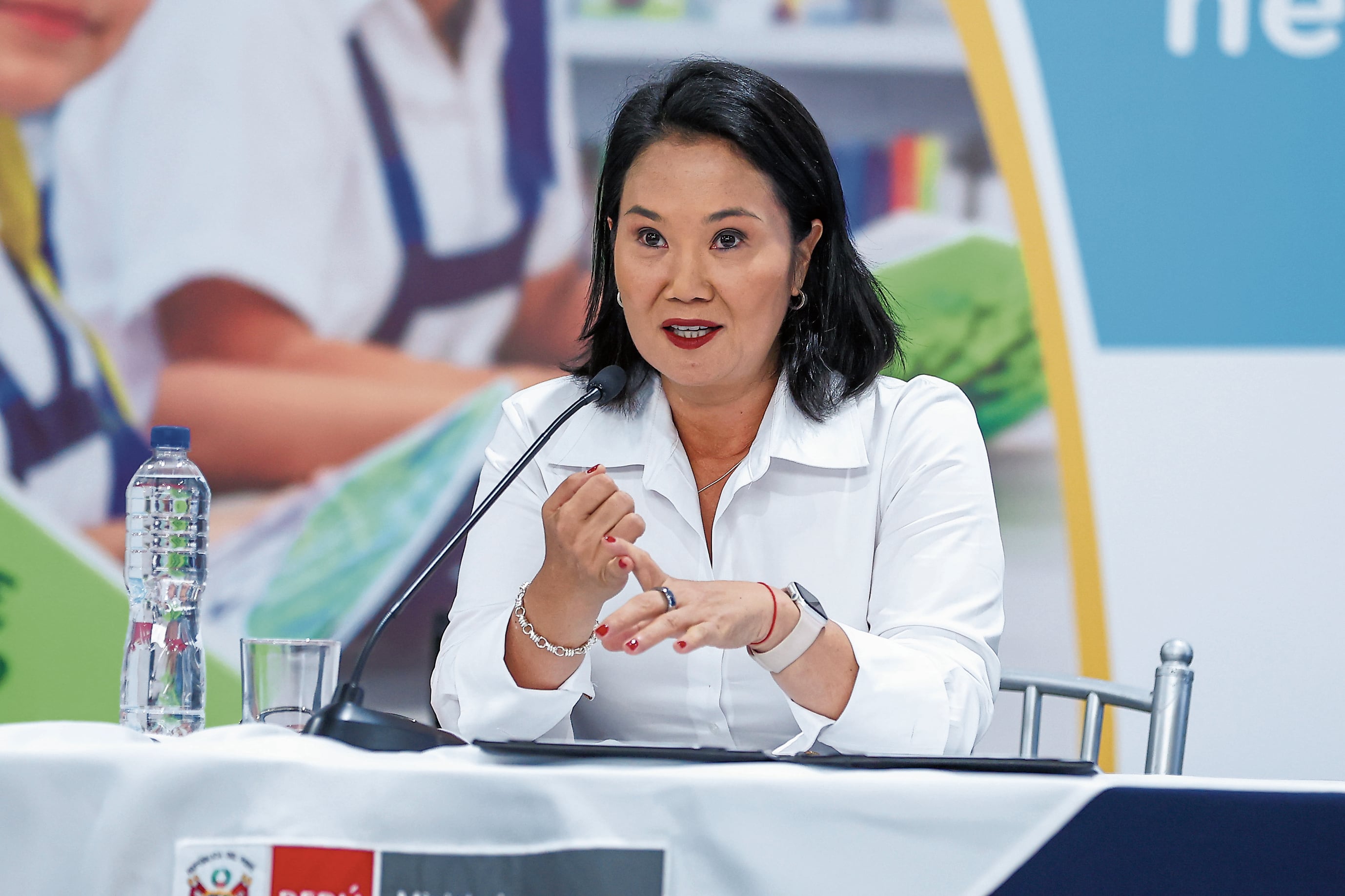 La presidenta Keiko Fujimori defiende su modelo de “disciplina” y de retiro de la ideología desde su propia ideología. En los almacenes del Minedu en Breña. Foto: Giancarlo Ávila / @photo.gec