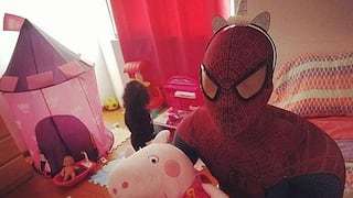 ​¿Qué famoso se disfrazó de hombre araña-unicornio para sorprender a su bebé?