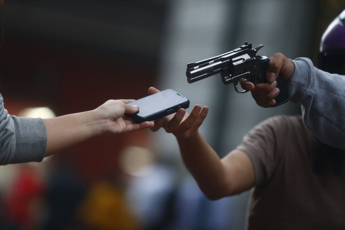 Los robos de celular son pan de cada día en el Perú