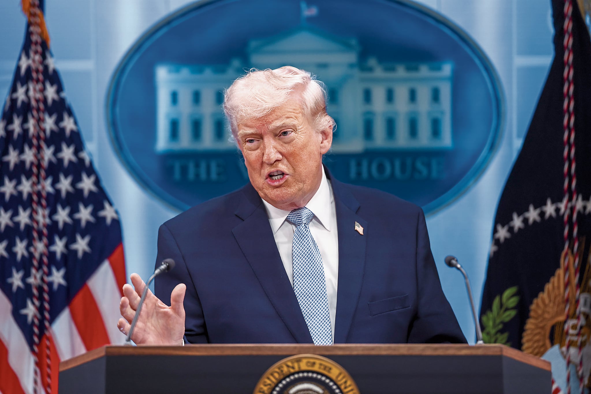 El presidente Donald Trump amenaza con arrasar a Irán en "una sola noche".