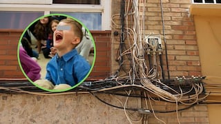 Dos niños cortan el cable de internet de la casa de la profesora para que no mande más tarea 