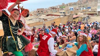 Celebran Navidad a niños de Pachacutec