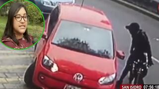 Graban a ciclista escupiendo e insultando a una mujer en su auto (VIDEO)