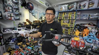 Juguetes inteligentes dan la hora en Mercado Central y Mesa Redonda