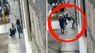 Hombre se arrodilla pidiéndole perdón, pero luego termina golpeándola | VIDEO