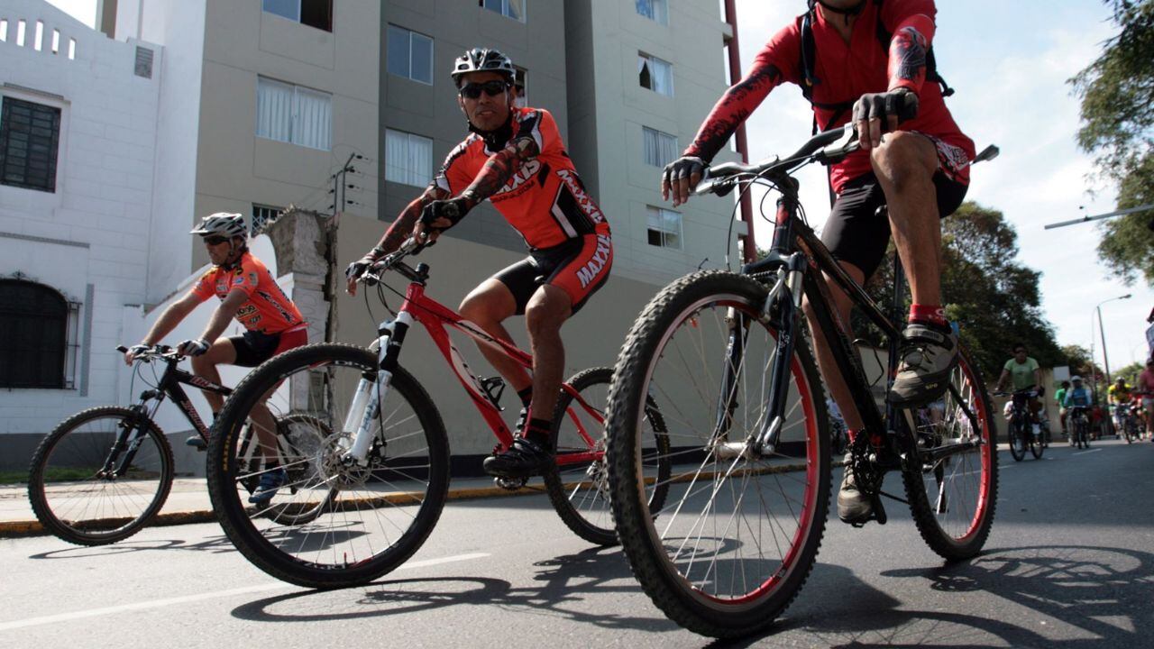 Adecúese al clima implementando gadgets que le faciliten su desplazamiento en bicicleta.