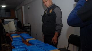 Decomisan 35 kilos de cocaína escondida entre cajas de plátanos