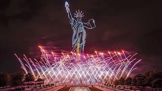 Estatua de la Libertad “visita” a la torre Eiffel por la Revolución Francesa