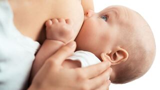 Cuidados en la lactancia materna durante los huaicos