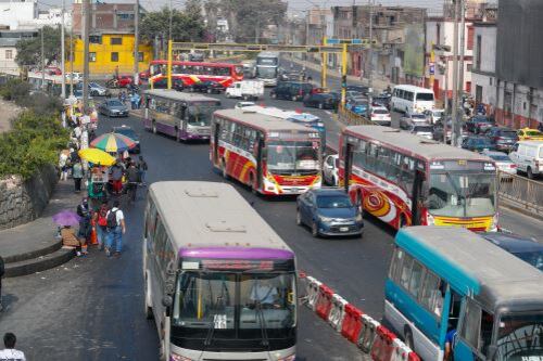 Ministro de Economía, Elmer Cuba, indica que es temporal: se requiere que combustible se compre de manera formal y con recibo.