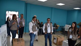 Ecuatorianos eligen a su presidente entre Daniel Noboa y Luisa González