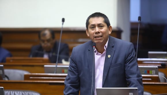 Congresista Paul Gutiérrez interviene en la sesión del Pleno. Foto: congreso