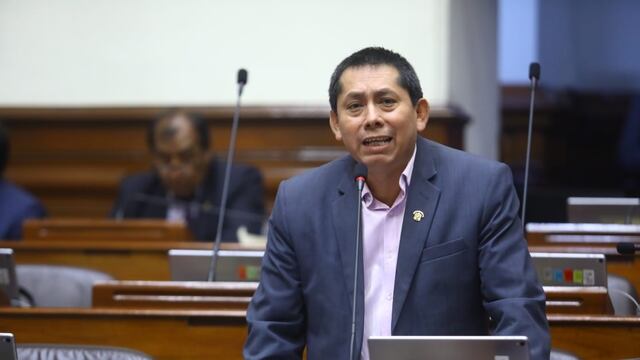 Congresista Paul Gutiérrez copia texto de ChatGPT en sus proyectos de ley