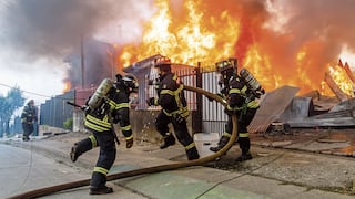Voraces incendios en Chile, que causan muerte y destrucción, habrían sido provocados