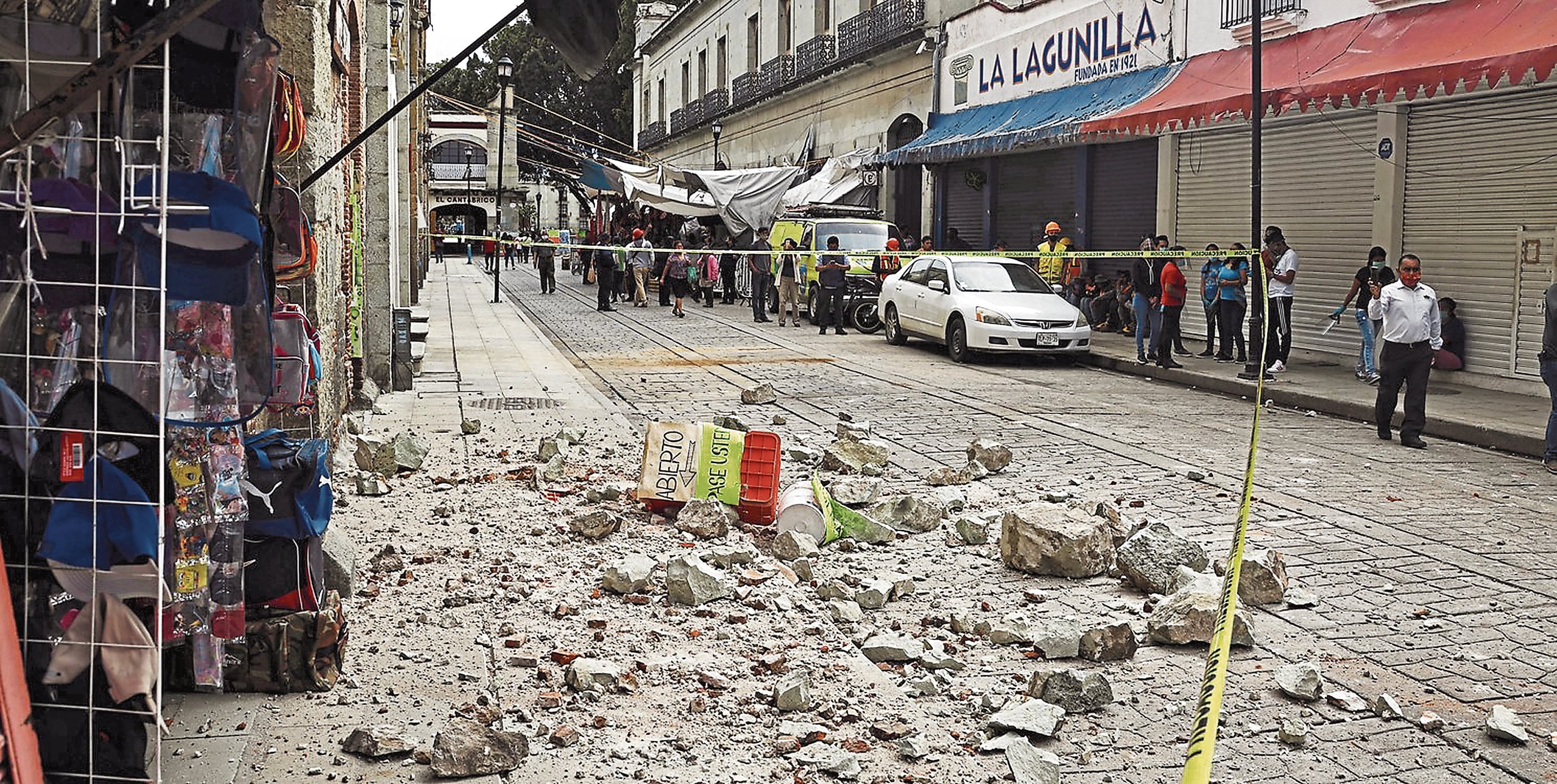 Violento terremoto provocó deslizamientos de piedras y tierra en México y Guatemala, así como derrumbes en casas.