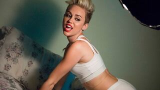 Miley Cyrus saca un pene gigante durante show 