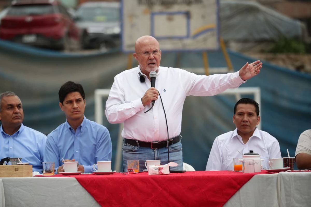 Candidato Carlos Bruce critica a Roberto Burneo. (Foto: GEC)
