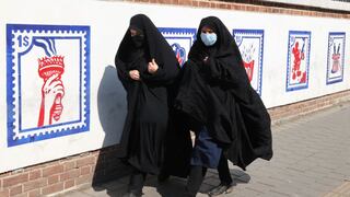 Mujeres podrían dejar de usar el velo de manera obligatoria: Autoridades de Irán revisan la ley