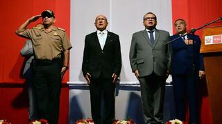 Ministro del Interior, Julio Diaz, y su antecesor, Juan Santiváñez, están empapelados