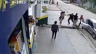 Funcionario maltrata a su exesposa y su hija en plena calle [VIDEO]