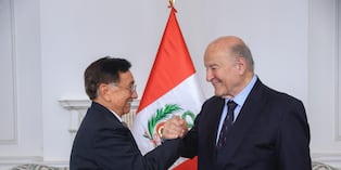 El presidente de la república, José María Balcázar, recibió en Palacio de Gobierno al economista Hernando de Soto.