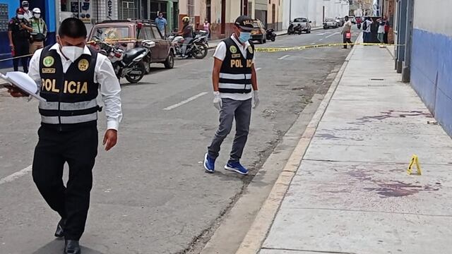 Matan cambista de un balazo y cámaras de seguridad registran fuga de asesinos | VIDEO