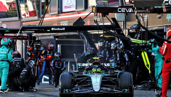 Este año, Lewis Hamilton anunció que se va a Ferrari en 2025 y su Mercedes comenzó a verse más lento que el de su compañero George Russell.