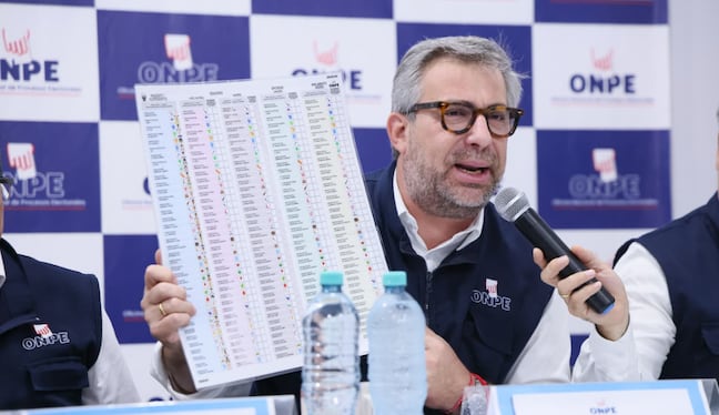 Tremenda cédula de votación genera confusión entre la población.