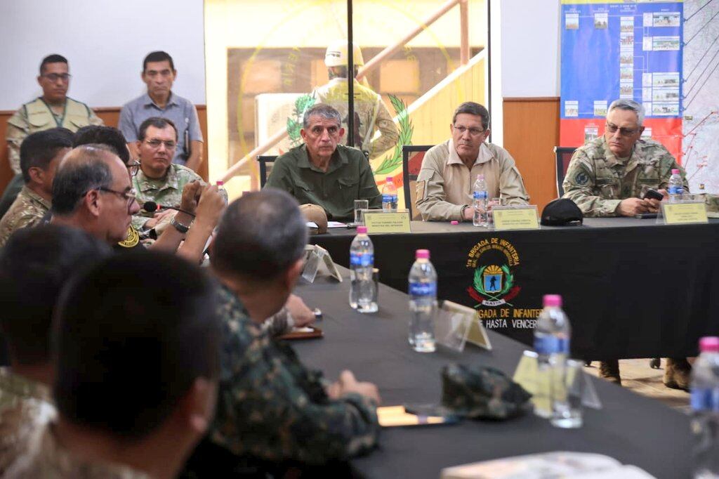Ministro del Interior y de la cartera de Defensa, en Tumbes. (Foto: Mindef)