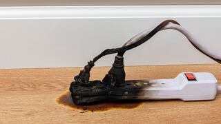 Protectores de sobretensión: ¿Qué son y por qué tu computadora los necesita?