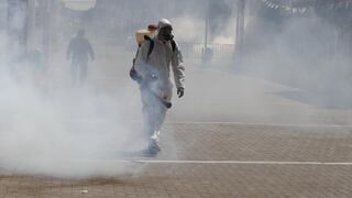 Fumigar calles con desinfectante es poco eficaz para matar al coronavirus, advierte la OMS