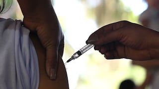 Hombre se vacuna cinco veces contra el coronavirus en Brasil: fue descubierto cuando iba por la sexta 