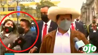 Pedro Castillo: sacan violentamente a reportera de TV Perú que quería acercarse al Presidente 