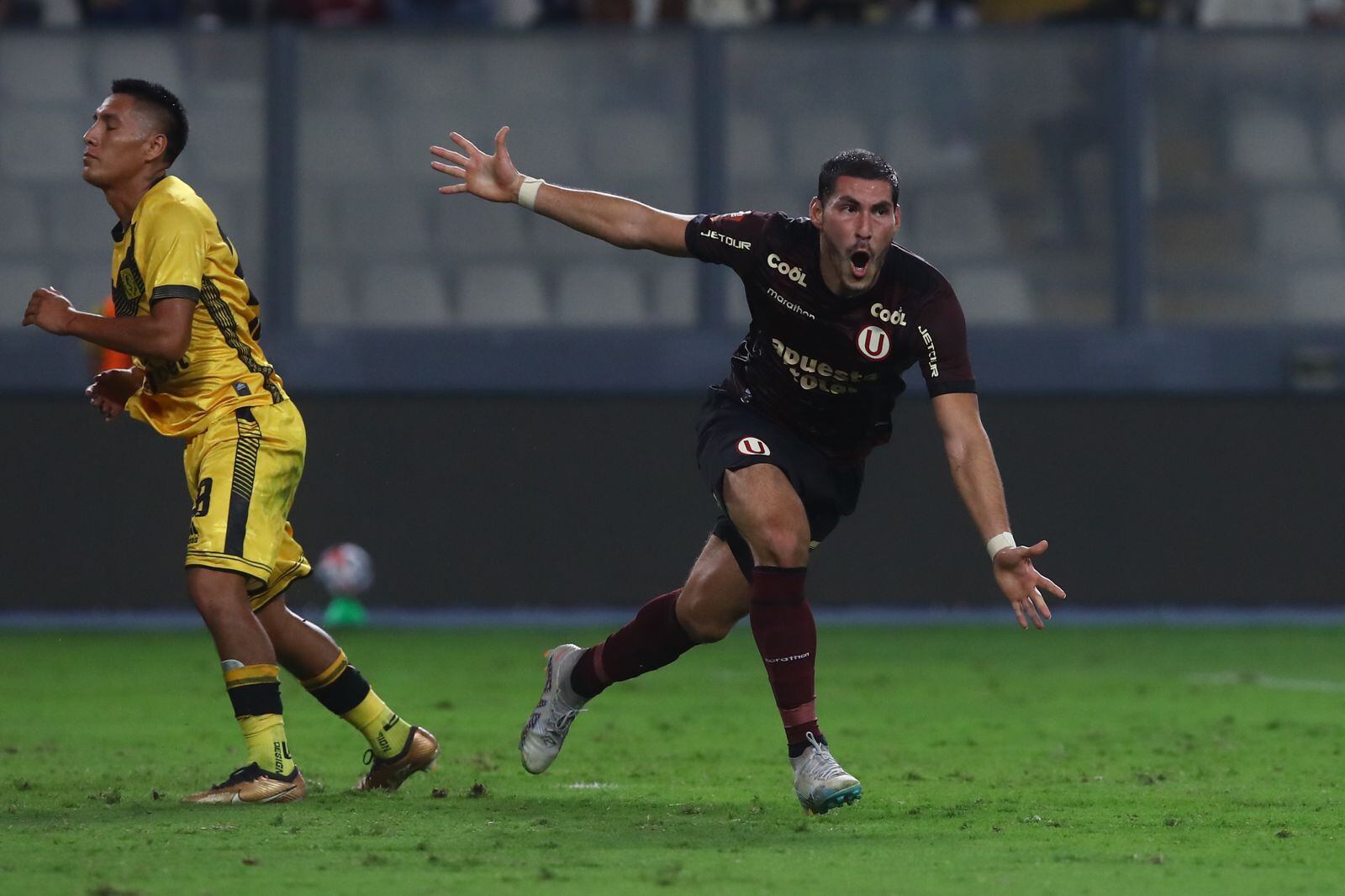 Marco Saravia Antinori anota de cabeza y se va a celebrar con la Trinchera Norte.