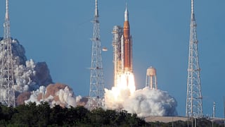 Astronautas superan corrección de su nave y van a la Luna en misión de 93,000 millones de dólares