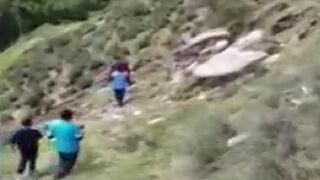 Ocho muertos deja caída de combi a abismo de 400 metros en Apurímac (VIDEO)
