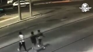Conductor atropella a los tres delincuentes que lo asaltaron y se habían llevado su celular | VIDEO