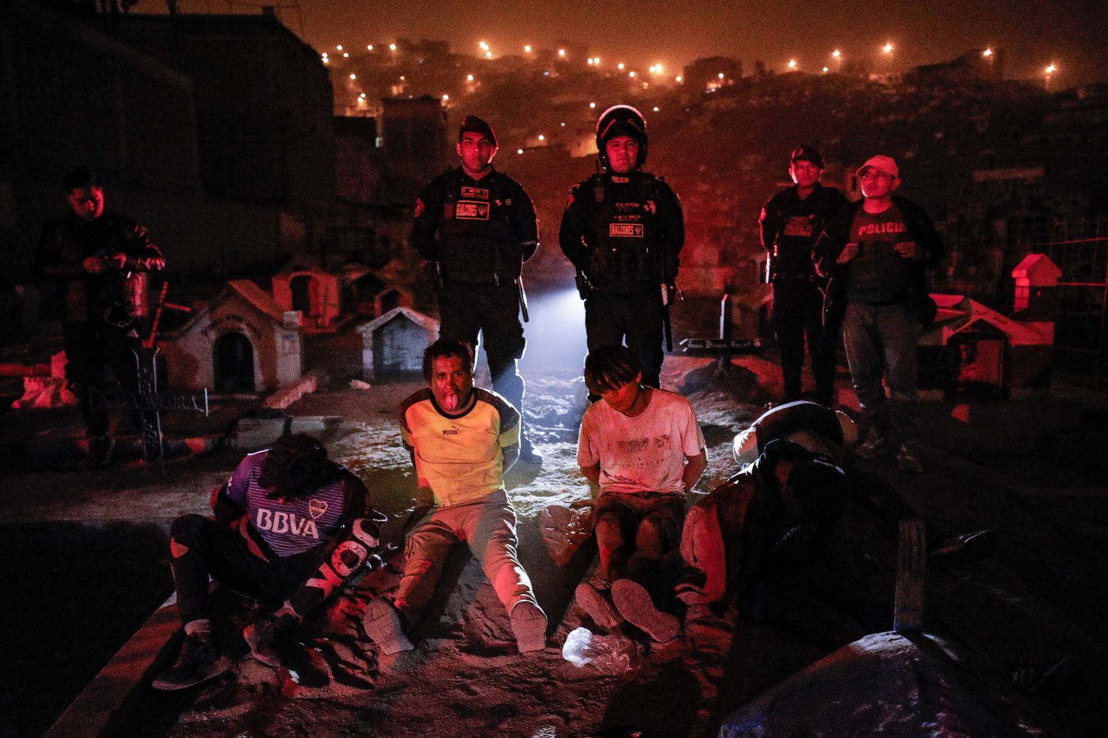 Delincuentes tenían guarida en cementerio. Foto: GEC