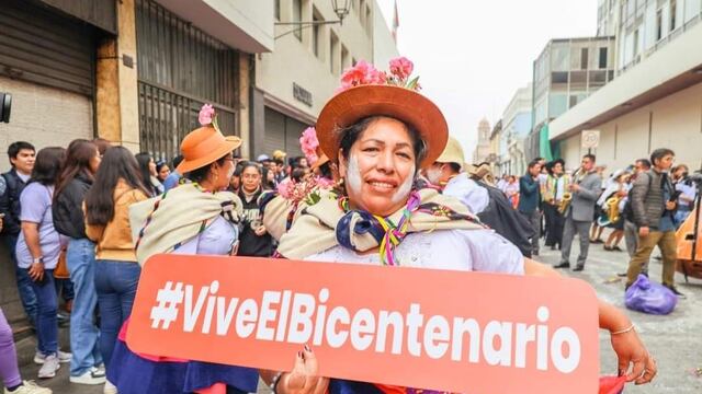 Pasacalle por Bicentenario de la Batalla de Junín en Centro de Lima