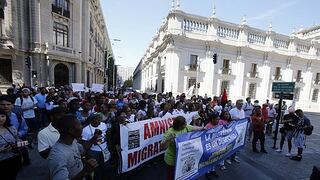 ​Peruanos inmigrantes marchan en Chile contra abuso laboral y discriminación