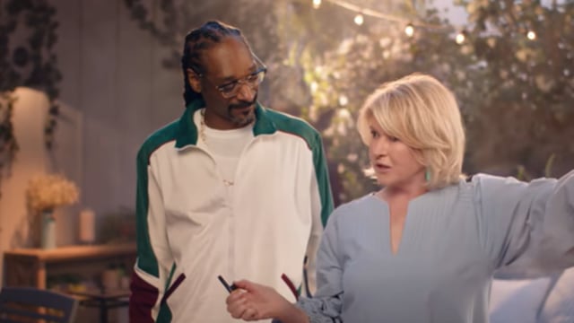 Snoop Dogg y Martha Stewart aparecen en un comercial del Super Bowl donde bromean con los usos de un encendedor